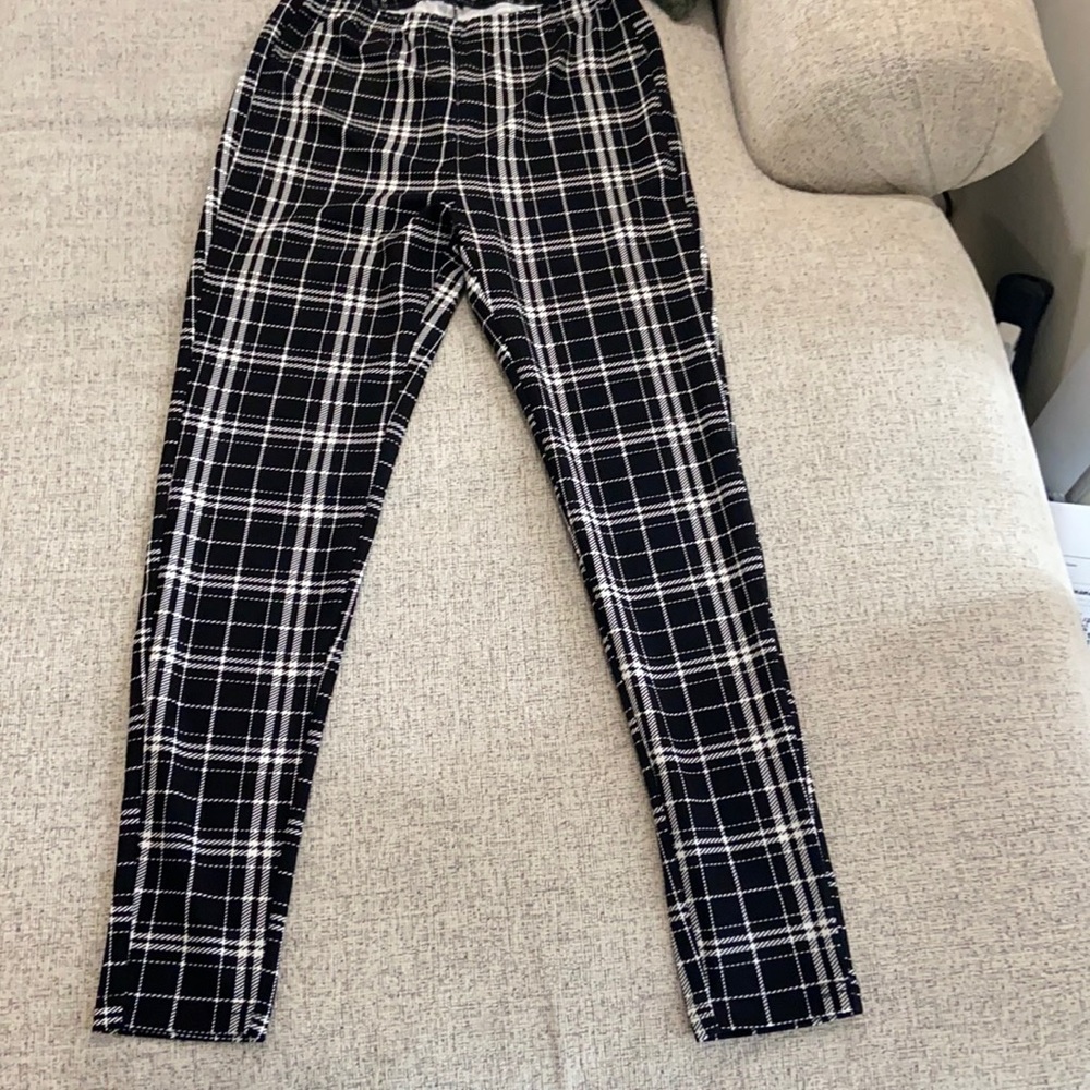 Plaid stretch pants never been worn no brand - Size medium
